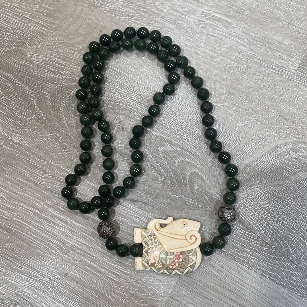 Amazing elephant long necklace with green beads